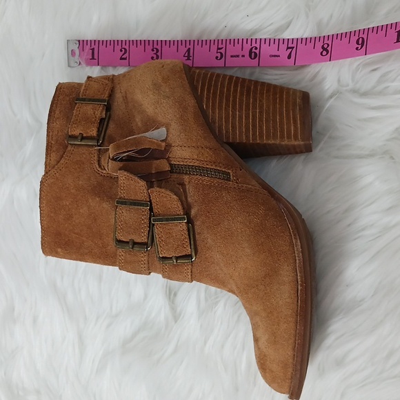 Gianni Bini, Sz 8M Tan Suede leather uppers, Belted, 3 " heels, Ankle Boots - Picture 7 of 10